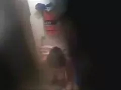 بچه های زیبا که در استخر آب می عکس کیرتوکس وکون کنند