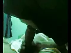دختر بچه نوک انگشت خود را با انگشتان ببر نوازش می عکس کیرتوکس وکون کند